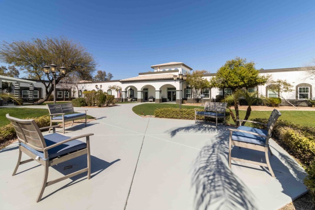 An exterior shot of Inspirations of Tempe's center courtyard with comfortable patio furniture in warm sunshine.